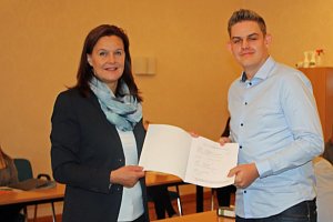 Arbeitsvertr&auml;ge &uuml;bergeben
