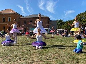 Die Eleven des Tanzstudio Radeva bereicherten das Programm zum Kindertag in Sondershausen