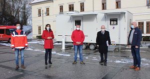 v.l. Sandro Bauer (DRK), Landr&auml;tin Antje Hochwind-Schneider, Sven &Ouml;sterheld (DRK), Dr. Thiele (Pressesprecher), K.-H. Genzel (DRK)