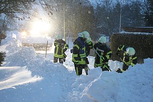 Feuerwehr befreit Anwohner