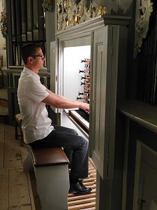 Organist an der Strobelorgel