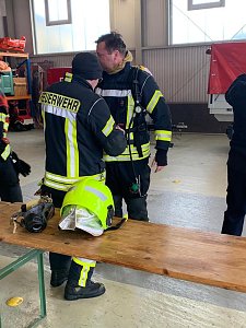Feuerwehr&uuml;bung in Greu&szlig;en