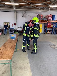 Feuerwehr&uuml;bung in Greu&szlig;en