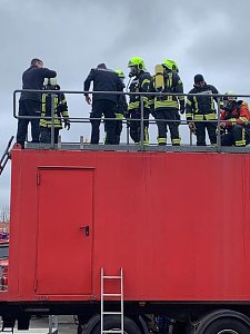 Feuerwehr&uuml;bung in Greu&szlig;en