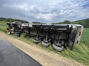 Unfall mit umgekipptem Sattelzug