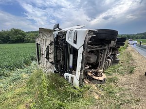 Unfall mit umgekipptem Sattelzug