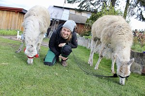 Alina Kroll ist die Gr&uuml;nderin und Betreiberin von Unstrut-Lamas