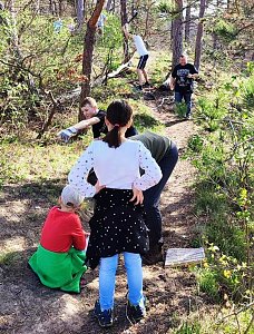 Viele flei&szlig;ige H&auml;nde halfen beim Fr&uuml;hjahrsputz an der Hornungsh&ouml;he