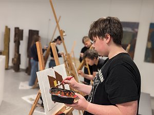 Die Sch&uuml;lerinnen und Sch&uuml;ler der Regelschule am Franzberg durften die Werke von Heinz Scharr eigenst&auml;ndig interpretieren