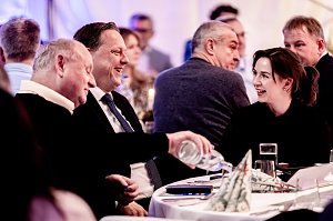 Weihnachtsfeier und Medienclub am Hexenbesen: der Nordth&uuml;ringer Unternehmerverband und die FUNKE Gruppe k&uuml;hrten am Montag die Unternehmerin des Jahres