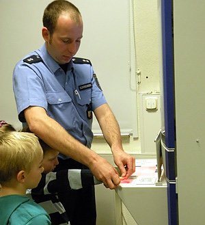 "Heute gehen wir zur Polizei!" (Foto: Kita K&auml;ferland)