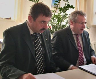 B&uuml;rgermeister Kreyer und Minister Trautvetter im Pressegespr&auml;ch (Foto: Karl-Heinz Herrmann)