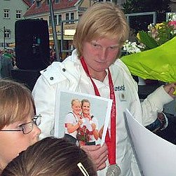 Landr&auml;tin gratuliert (Foto: Karl-Heinz Herrmann)