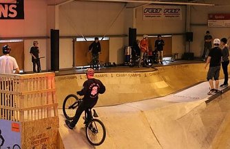 Skatearena (Foto: Karl-Heinz Herrmann)