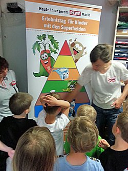 Gesund fr&uuml;hst&uuml;cken mit Klara Karotta und ihren Freunden (Foto: Karl-Heinz Herrmann)