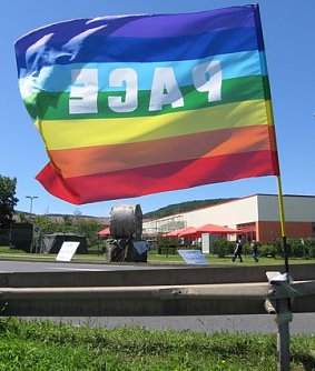 Demo vor Bundeswehr (Foto: Andreas Zeidler)