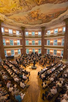 Glanzvoll in das neue Jahr (Foto: Tilman Graner)