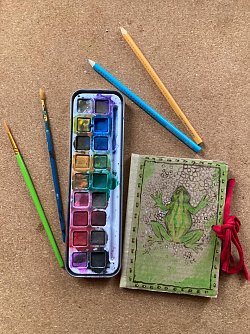 Ein eigenes Buch wird gebastelt. (Foto: Pressestelle Stadt Sondershausen)