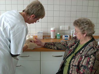 Cholesterinbestimmung im Gesundheitsamt Sondershausen (Foto: Karl-Heinz Herrmann)