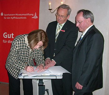 Unterschrift zu Dauerleihvertrag 1 (Foto: Karl-Heinz Herrmann)
