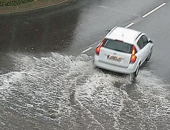 Unwetter am 1. 9. in der Oskar-Cohn-Stra&szlig;e (Foto: privat)