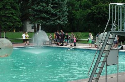 Information zur Schwimmbadsaison 2015 (Foto: Karl-Heinz Herrmann)