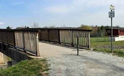 Fu&szlig;g&auml;ngerbr&uuml;cke wird gesperrt (Foto: Karl-Heinz Herrmann)