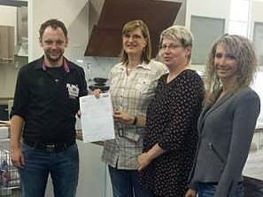 &Uuml;bergeben (Foto: privat)