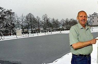 Noch keine Spritzeisbahn (Foto: Peter M&ouml;bius)