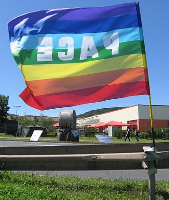 Demo vor Bundeswehr (Foto: Andreas Zeidler)
