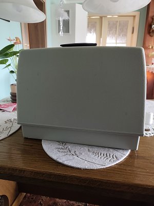 N&auml;hmaschinen Unterbau  (Foto: )