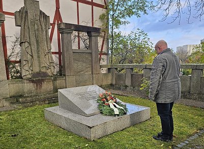 B&uuml;rgermeister von Ebeleben Steffen Gr&ouml;bel beim Gedenken zum Volkstrauertag in Ebeleben Foto: Steffen Gr&ouml;bel (privat)