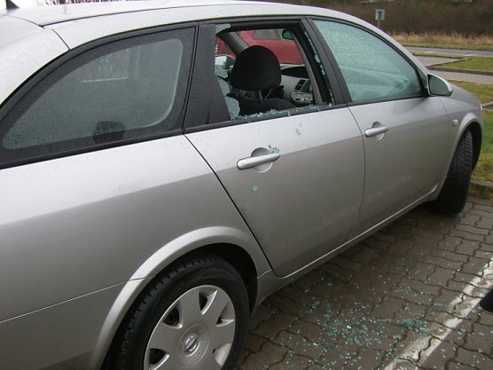 Scheibe eingeschlagen (Foto: nnz)