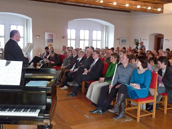 Ausstellung Armin Graßl (Foto: Karl-Heinz Herrmann) Ausstellung Armin Graßl (Foto: Karl-Heinz Herrmann)