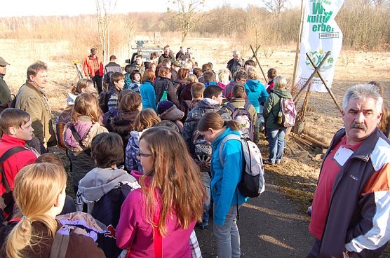 Baumpflanzung am Kyffhäuser (Foto: Andreas Knoll) Baumpflanzung am Kyffhäuser (Foto: Andreas Knoll)