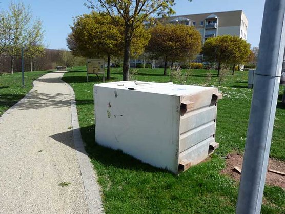 Altkleidercontainer (Foto: Karl-Heinz Herrmann)