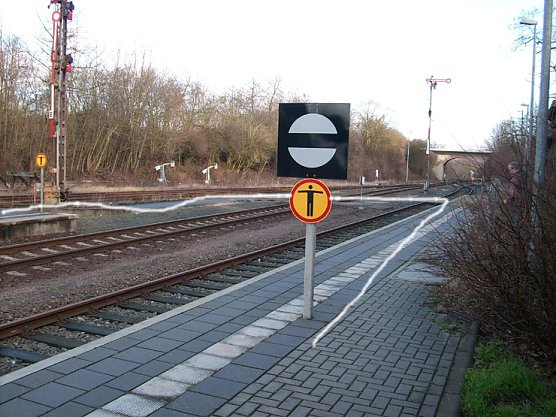 Gesperrter Bereich am Bahnhof (Foto: Karl-Heinz Herrmann)