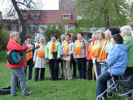 Baum gepflanzt (Foto: Karl-Heinz Herrmann)