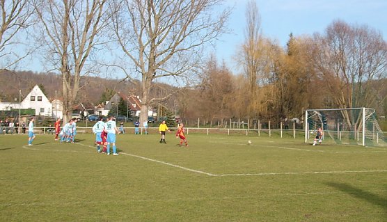 Elfmeter bei Empor gegen Wetgreu&szlig;en (Foto: Karl-Heinz Herrmann)
