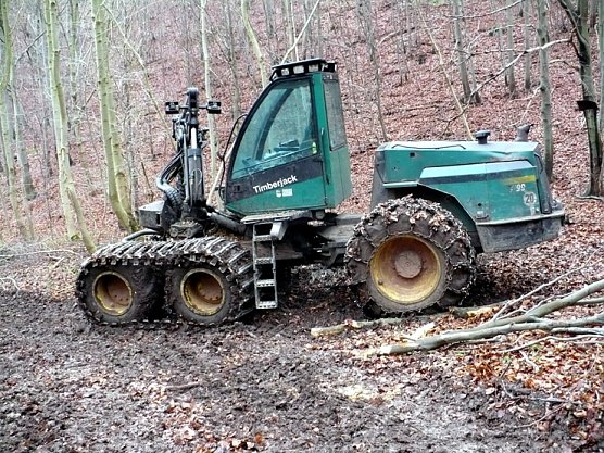 Forstmaschine auf Wanderweg (Foto: Hans-J&uuml;rgen Schmidt)