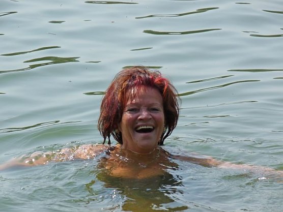 Spa&szlig; beim Anbaden (Foto: Karl-Heinz Herrmann)