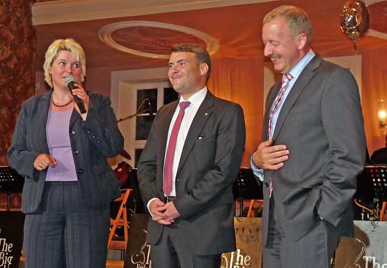 Politik unterstützt den Schiefen (Foto: Karl-Heinz Herrmann) Politik unterstützt den Schiefen (Foto: Karl-Heinz Herrmann)