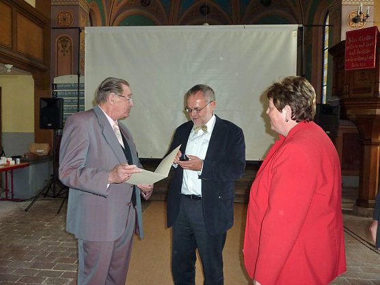 Ehrenbrief erhalten (Foto: Maxxomedia.PR)