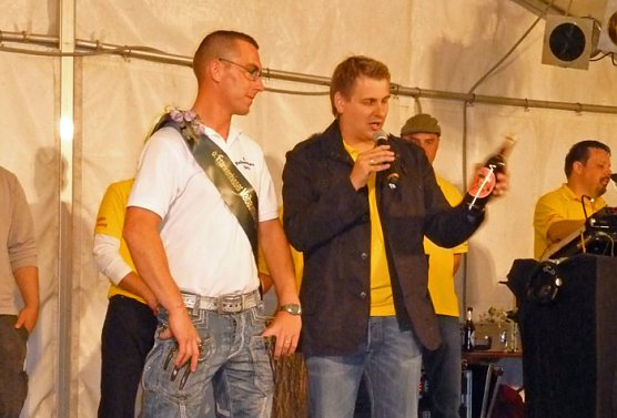 Maibaumkönig (Foto: K.-R. Lüttich) Maibaumkönig (Foto: K.-R. Lüttich)