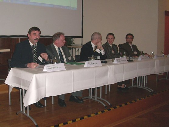 Pr&auml;sidium Wirtschaftforum (Foto: Karl-Heinz Herrmann)