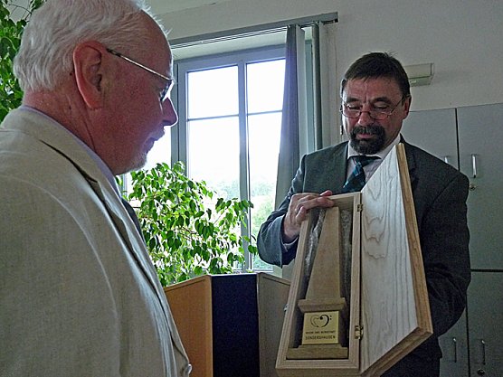 Ehrengabe f&uuml;r Heimatforscher (Foto: Karl-Heinz Herrmann)