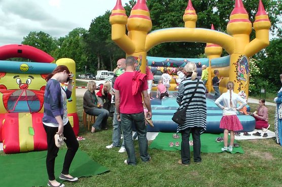 Ritterspiele am Schloss (Foto: Karl-Heinz Herrmann)