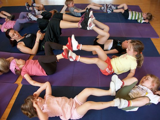 "Kneippen mit Kindern - mit Spa&szlig; gesund" (Foto: Karl-Heinz Herrmann)