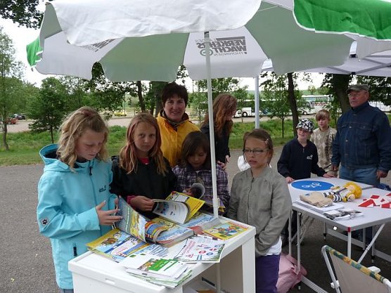 Fest in Kinderhand (Foto: Karl-Heinz Herrmann)