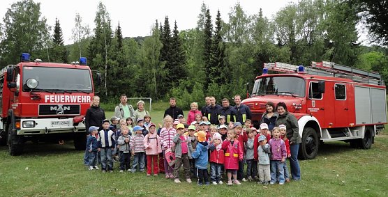 Bei der Feuerwehr (Foto: Kita Käferland) Bei der Feuerwehr (Foto: Kita Käferland)